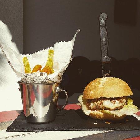 Mr Momo Burger