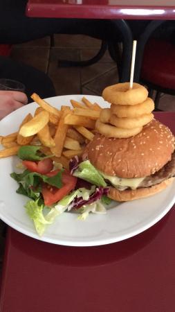 Retro Eaterie & Bar