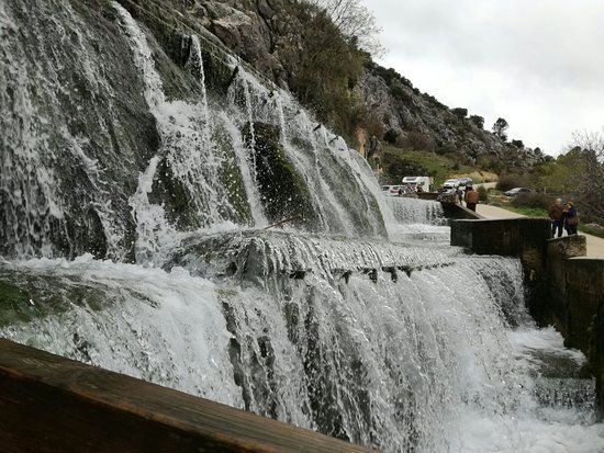 Fuente de los Cien Canos
